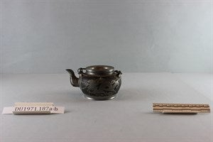 Image description is not available for DU1971.187a-b